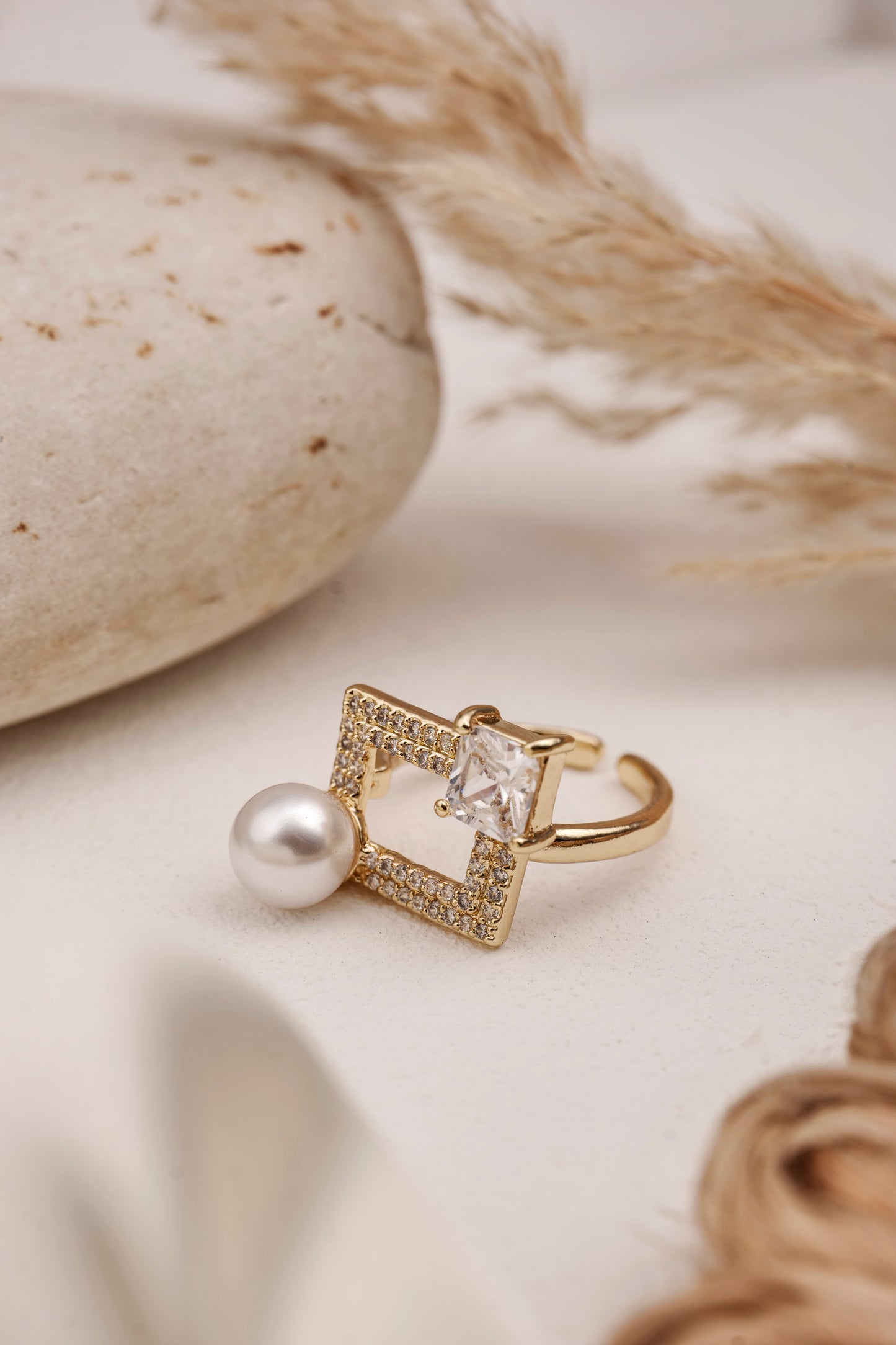 PEARL FRAME RING