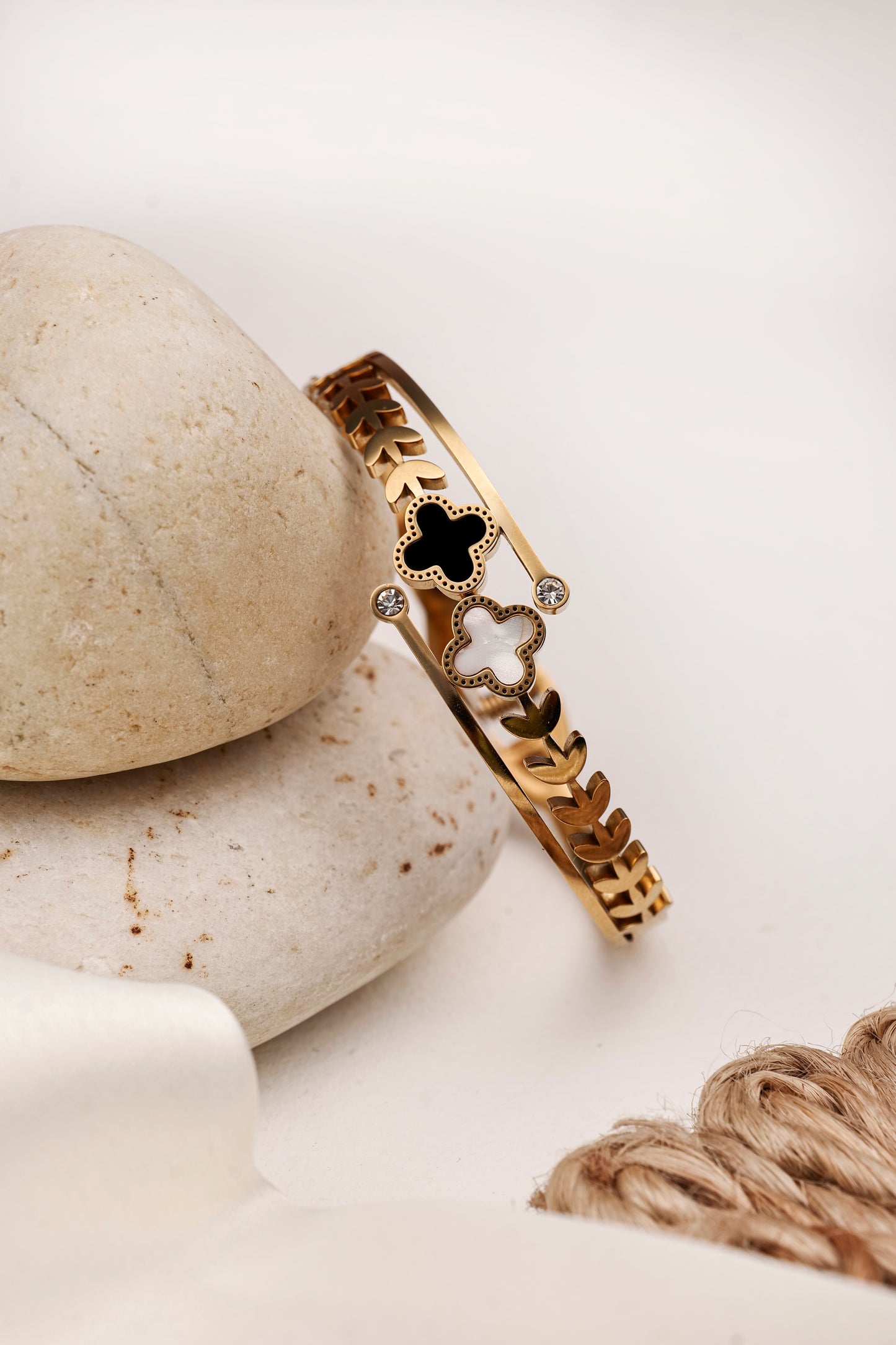 LEAFY CLOVER CHARM BANGLE