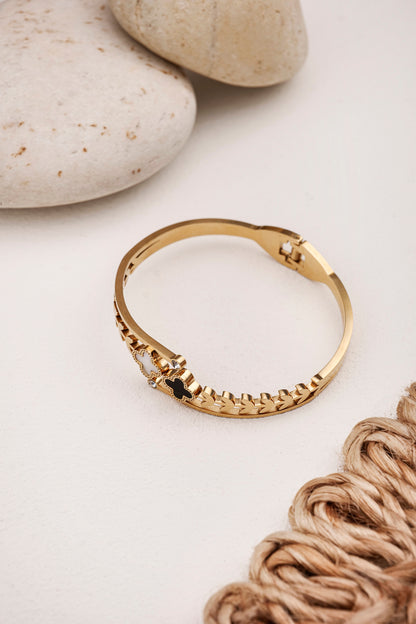 LEAFY CLOVER CHARM BANGLE