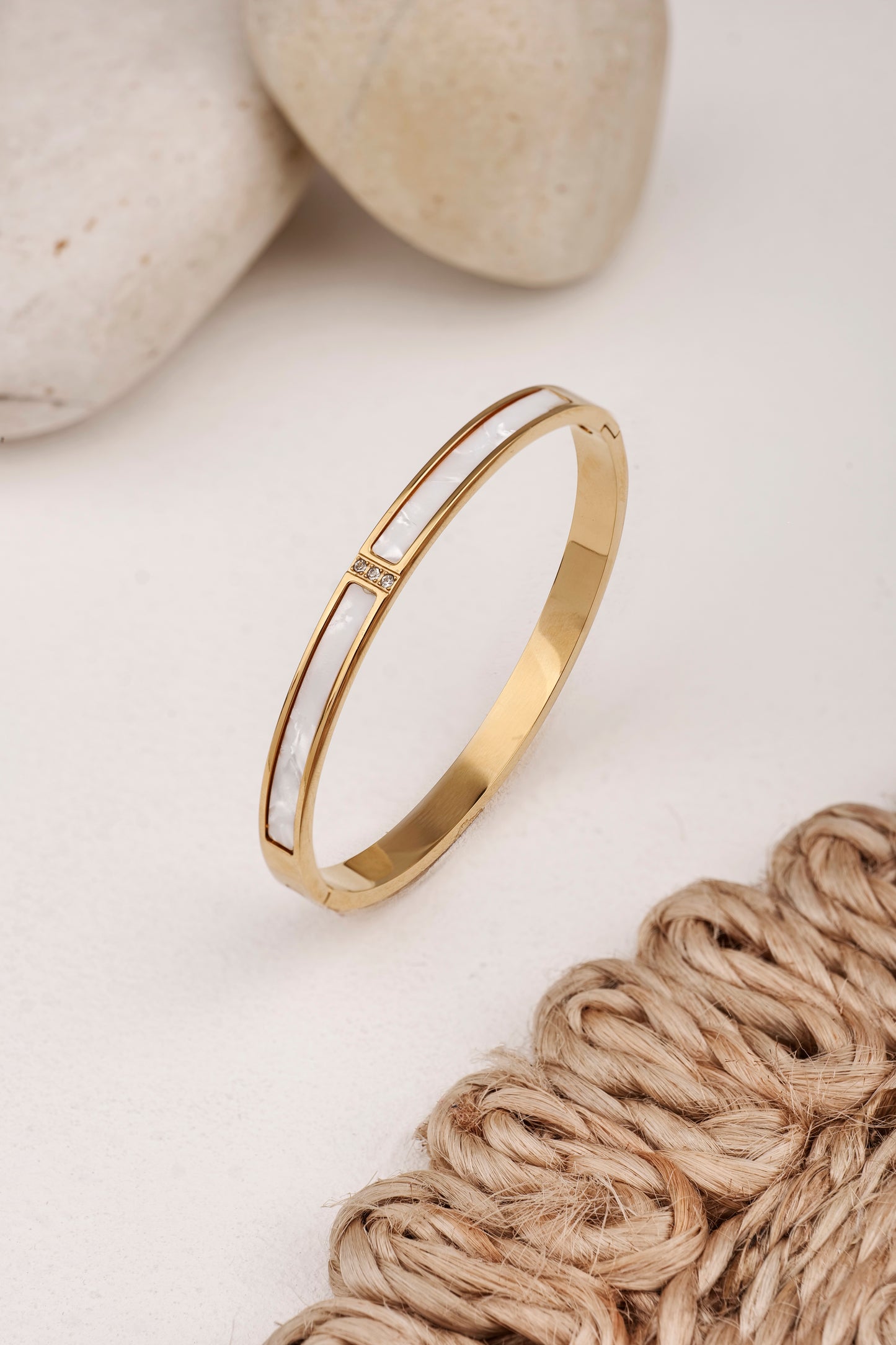 MOTHER OF PEARL ELEGANCE BRACELET