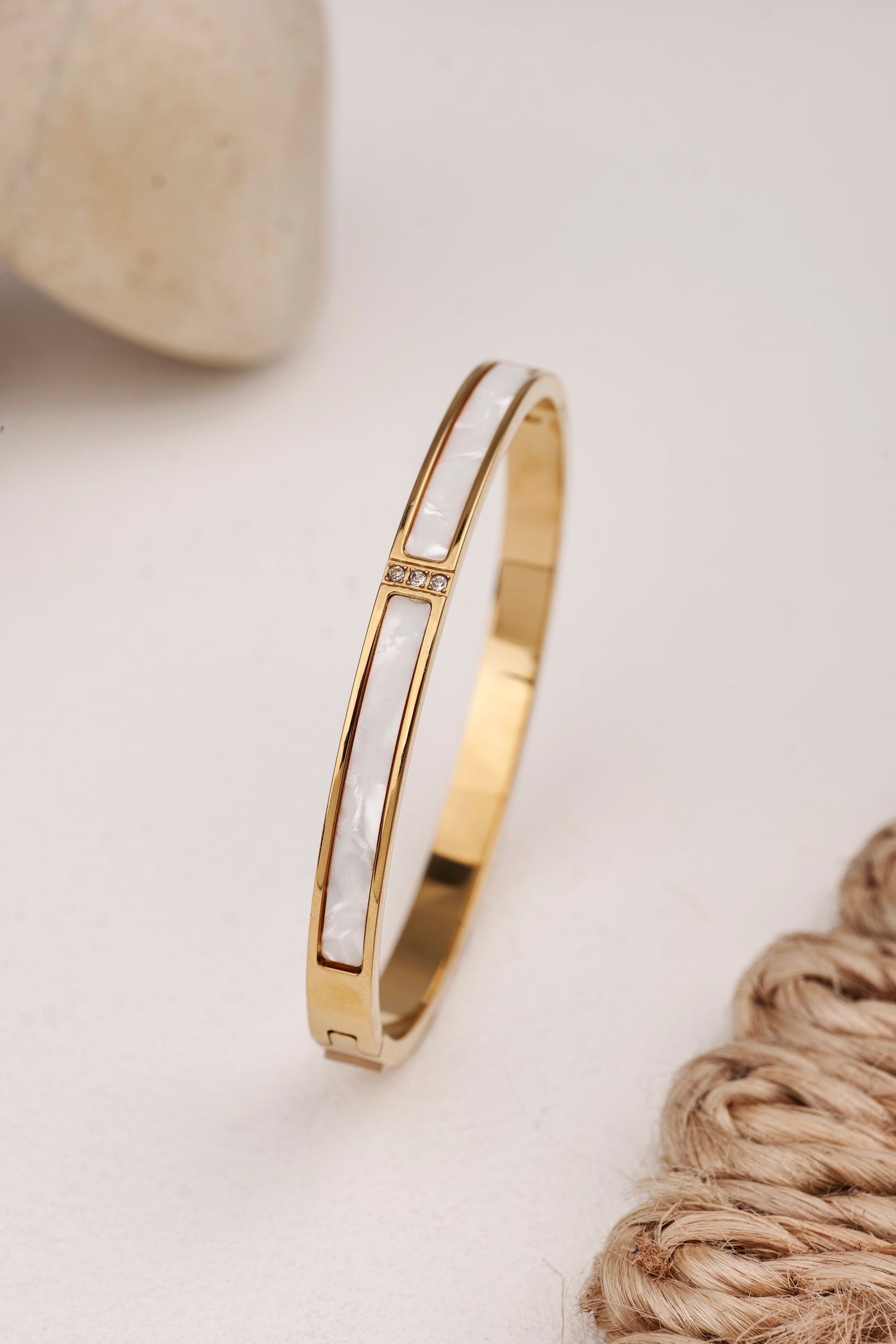 MOTHER OF PEARL ELEGANCE BRACELET