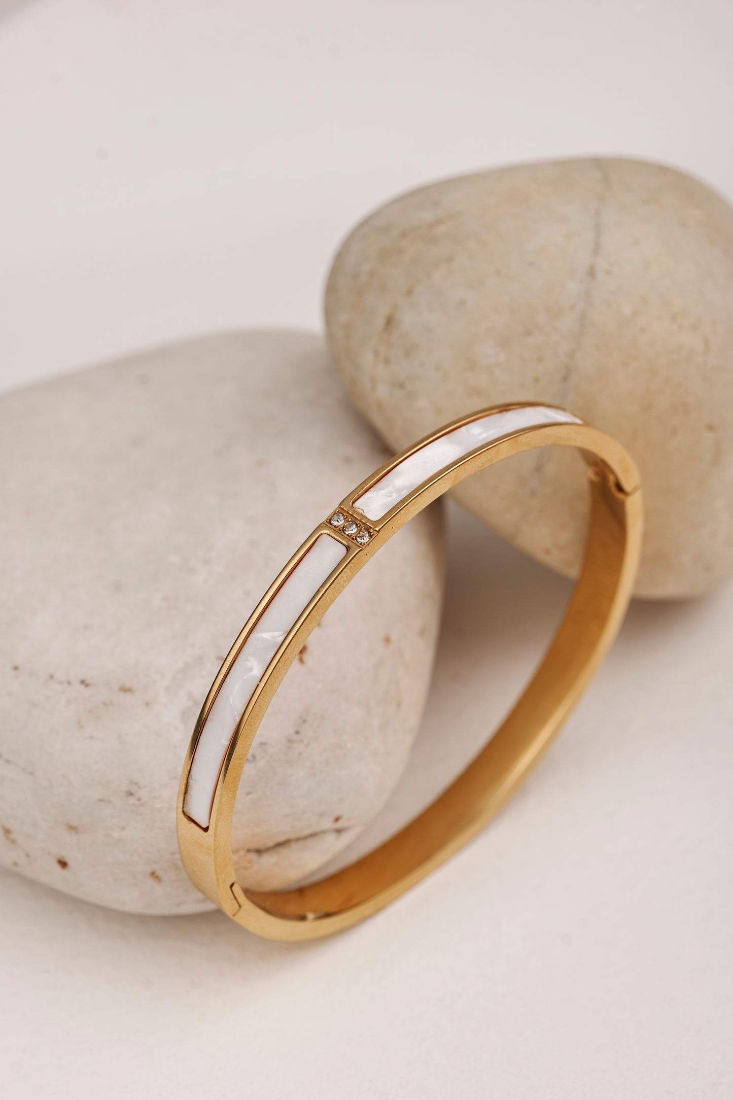 MOTHER OF PEARL ELEGANCE BRACELET