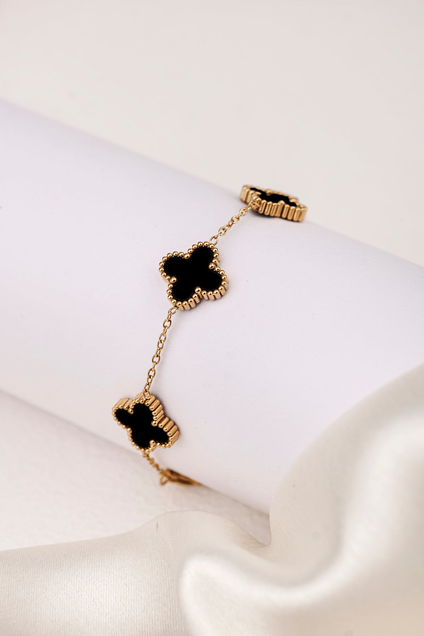 CLOVER CHARM BRACELET