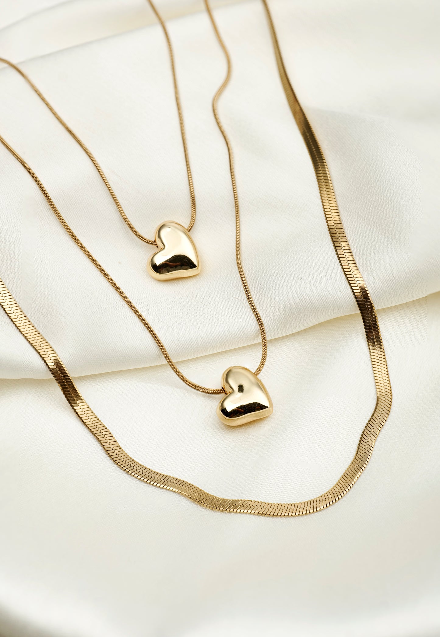 GOLDEN HEART TRIPLE LAYERED NECKLACE CHAIN.