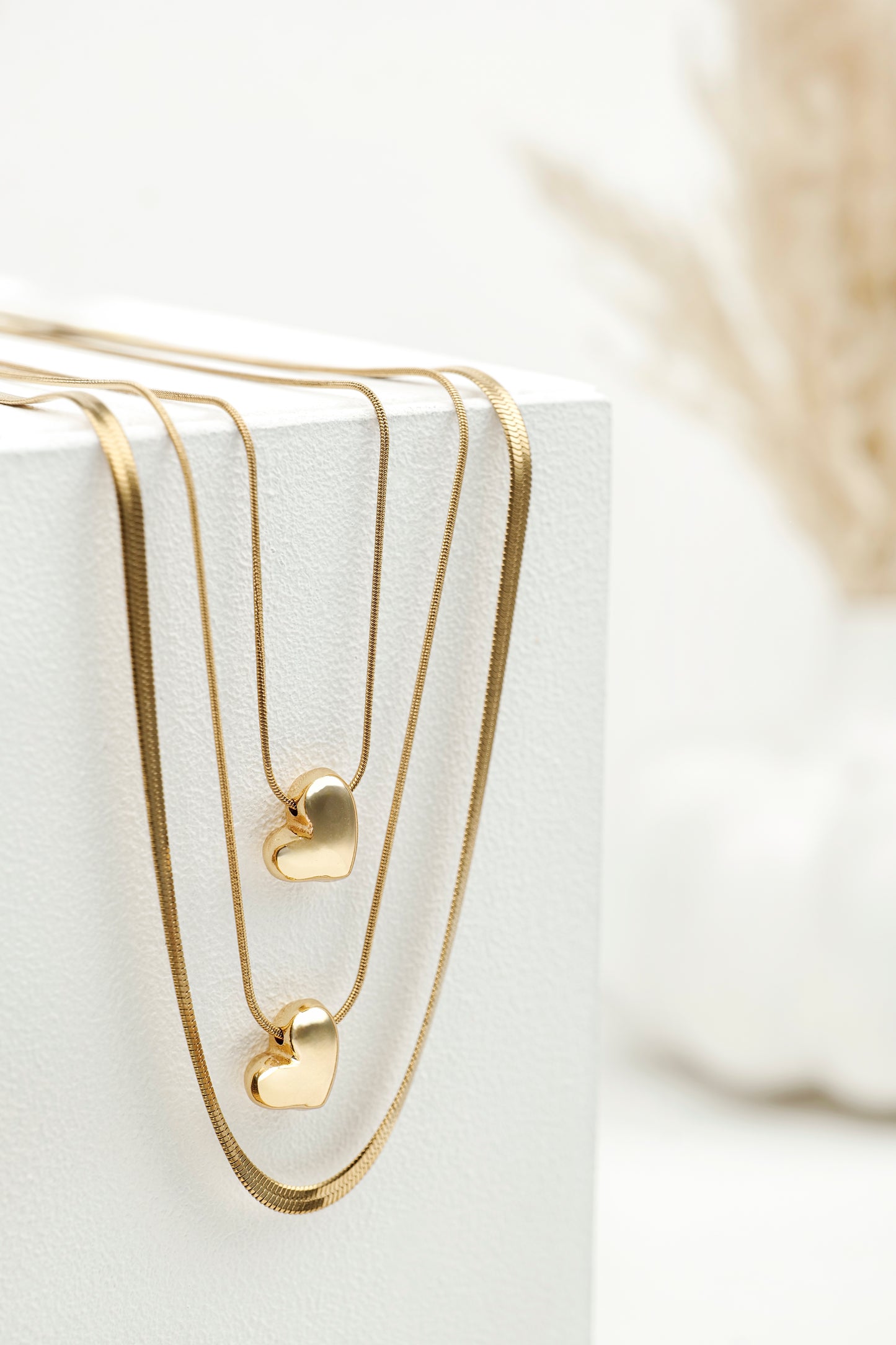GOLDEN HEART TRIPLE LAYERED NECKLACE CHAIN.
