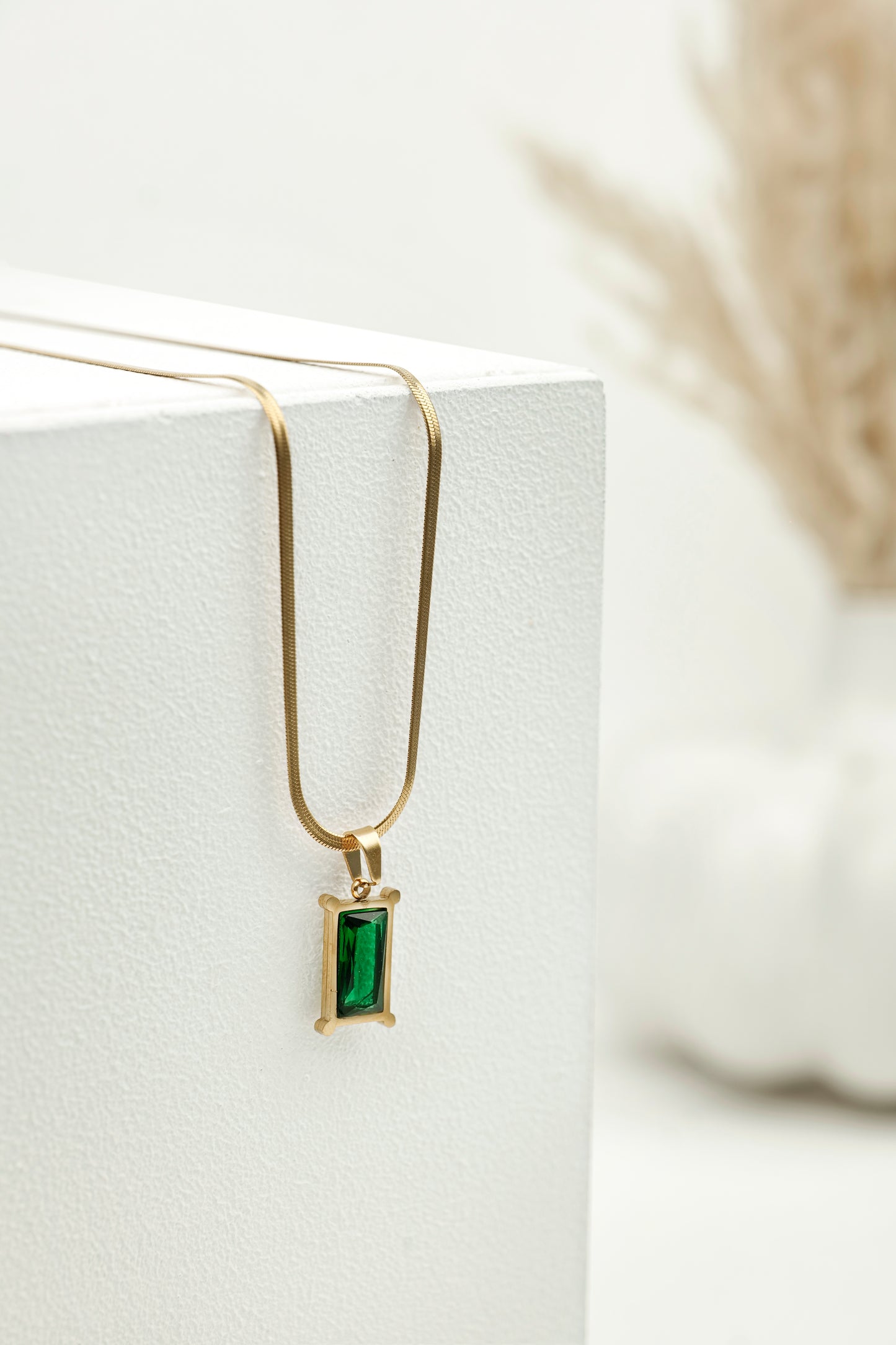 EMERALD FRAME PENDANT CHAIN