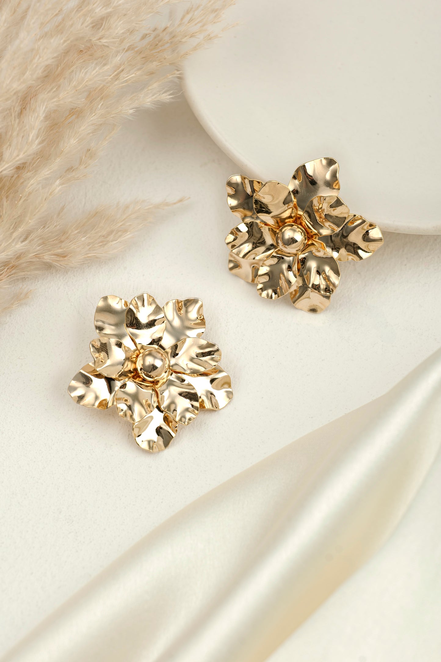 GOLDEN BLOOM STATEMENT STUD