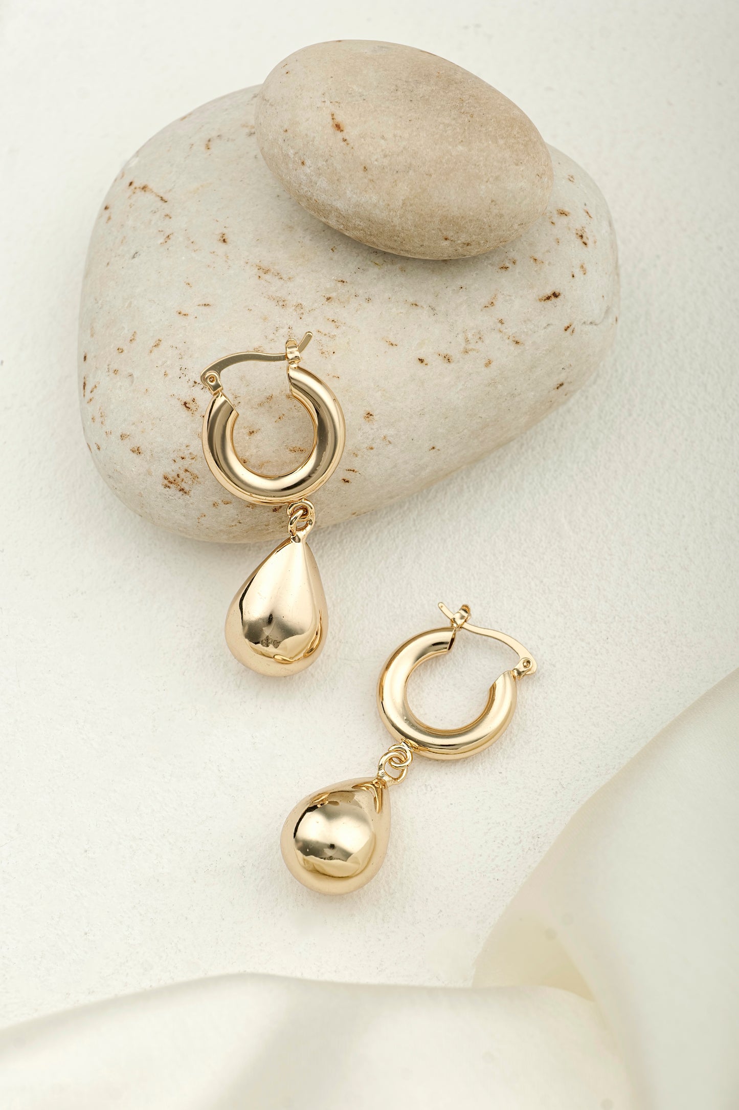 GOLDEN DROP HOOPS