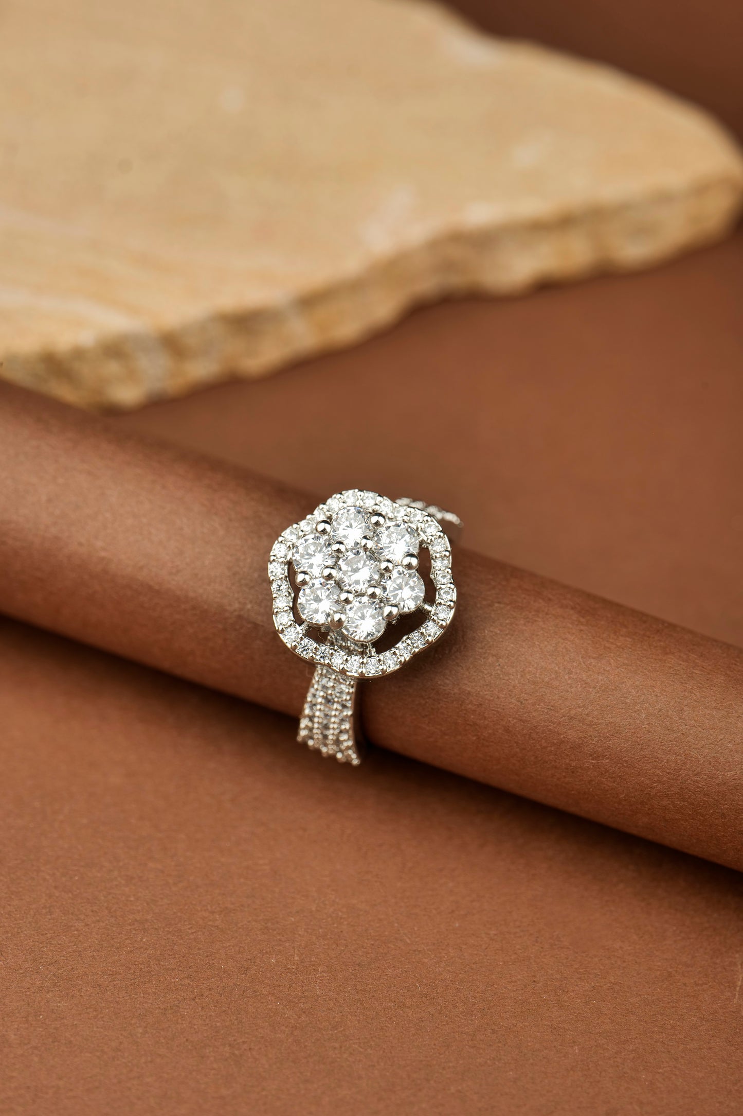 DIAMOND BLOOM RING