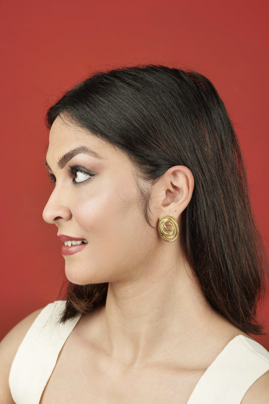 GOLDEN SWIRL STUDS