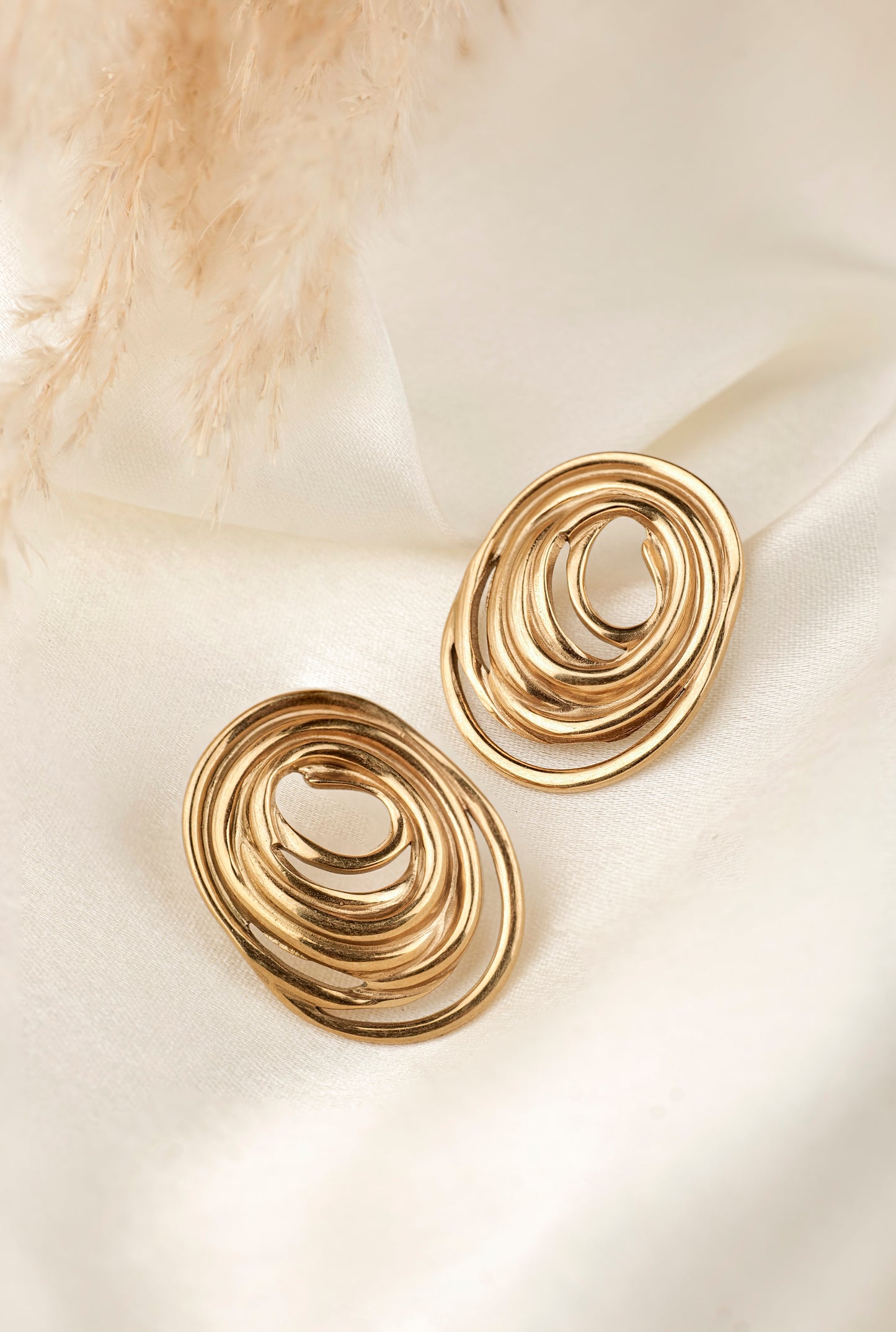 GOLDEN SWIRL STUDS