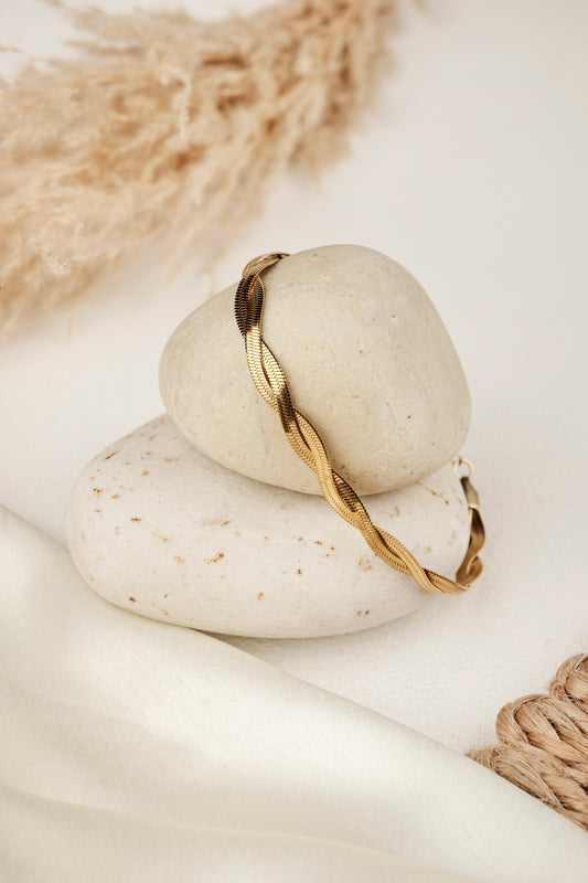 TWISTED ELEGANCE CHAIN BRACELET