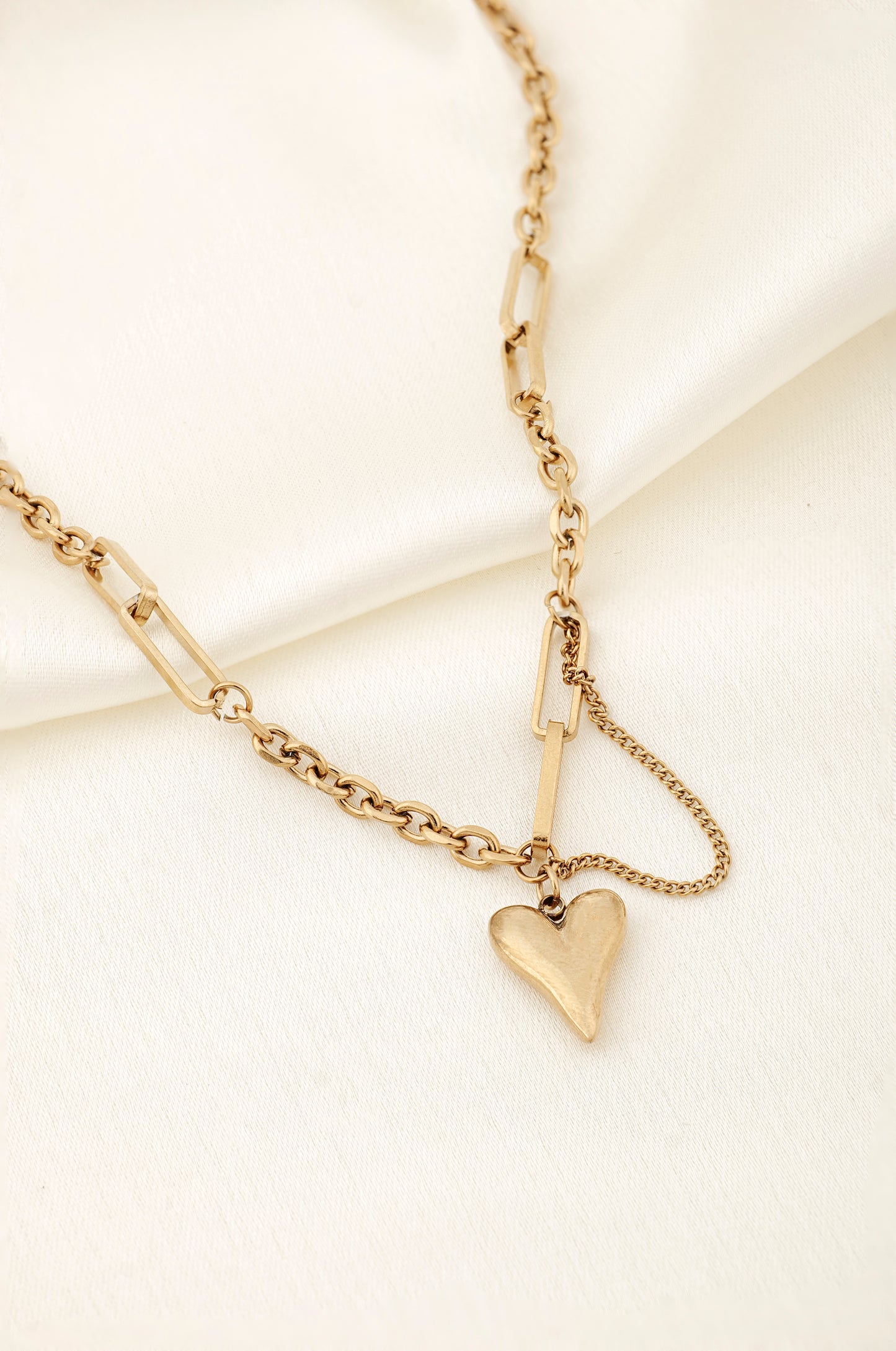 CHUNKY HEART CHAIN