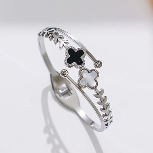 LEAFY CLOVER CHARM BANGLE