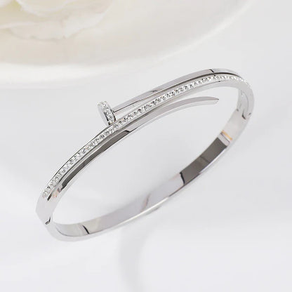 AMERICAN DIAMOND SLEEK NAIL BRACELET